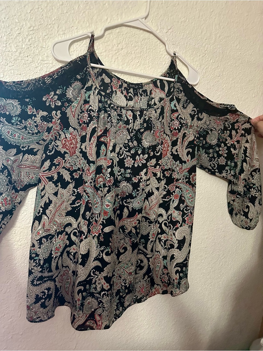 Sami & Jo Black Paisley Cold-Shoulder Blouse
